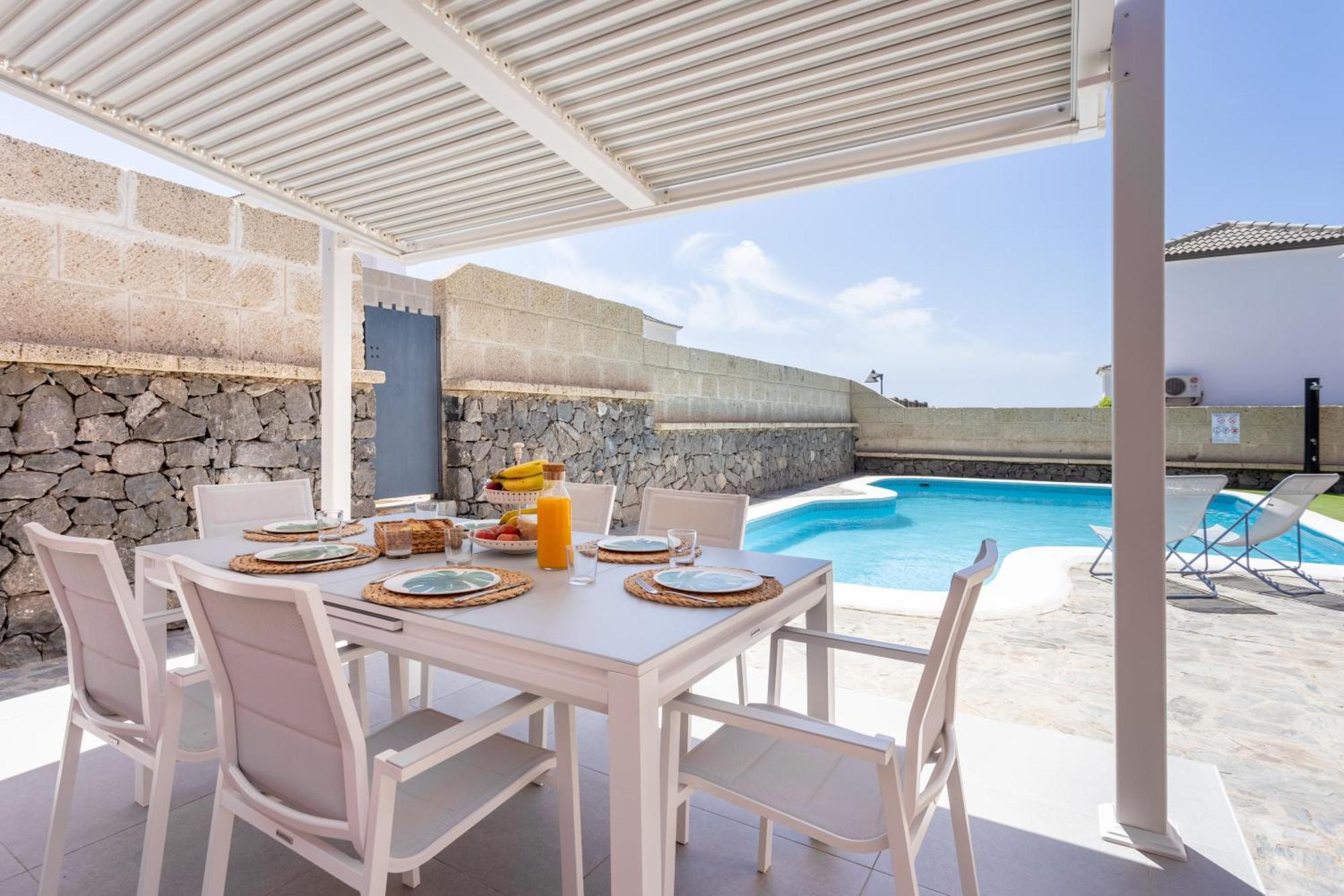 Villa Chloe Costa Adeje Tenerifesummervillas Giant Private Pool 11 Meters Long المظهر الخارجي الصورة