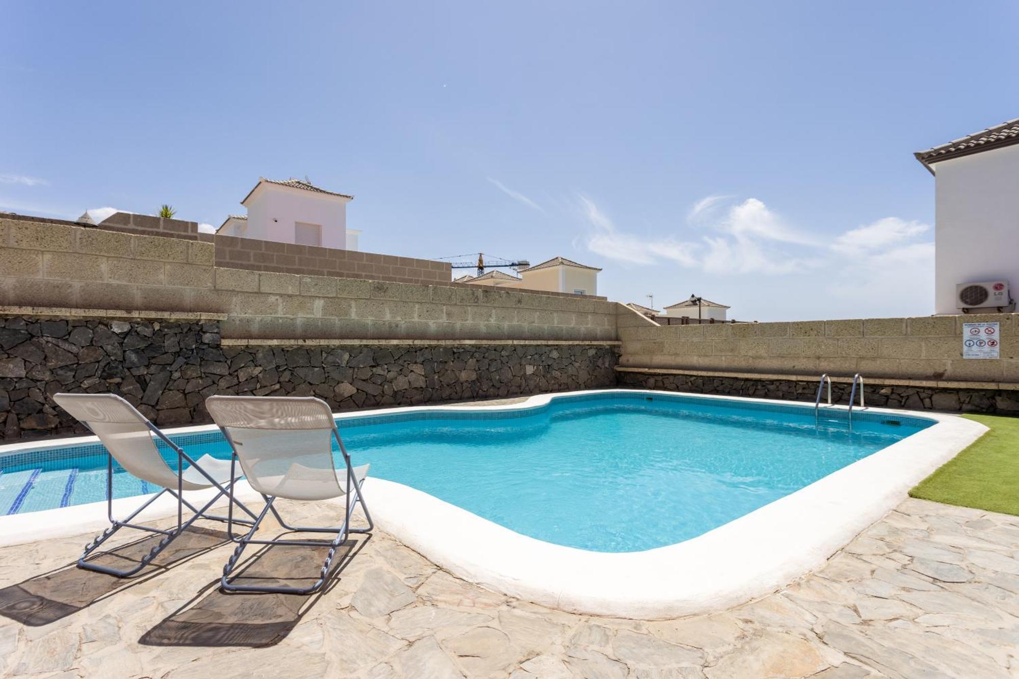 Villa Chloe Costa Adeje Tenerifesummervillas Giant Private Pool 11 Meters Long المظهر الخارجي الصورة