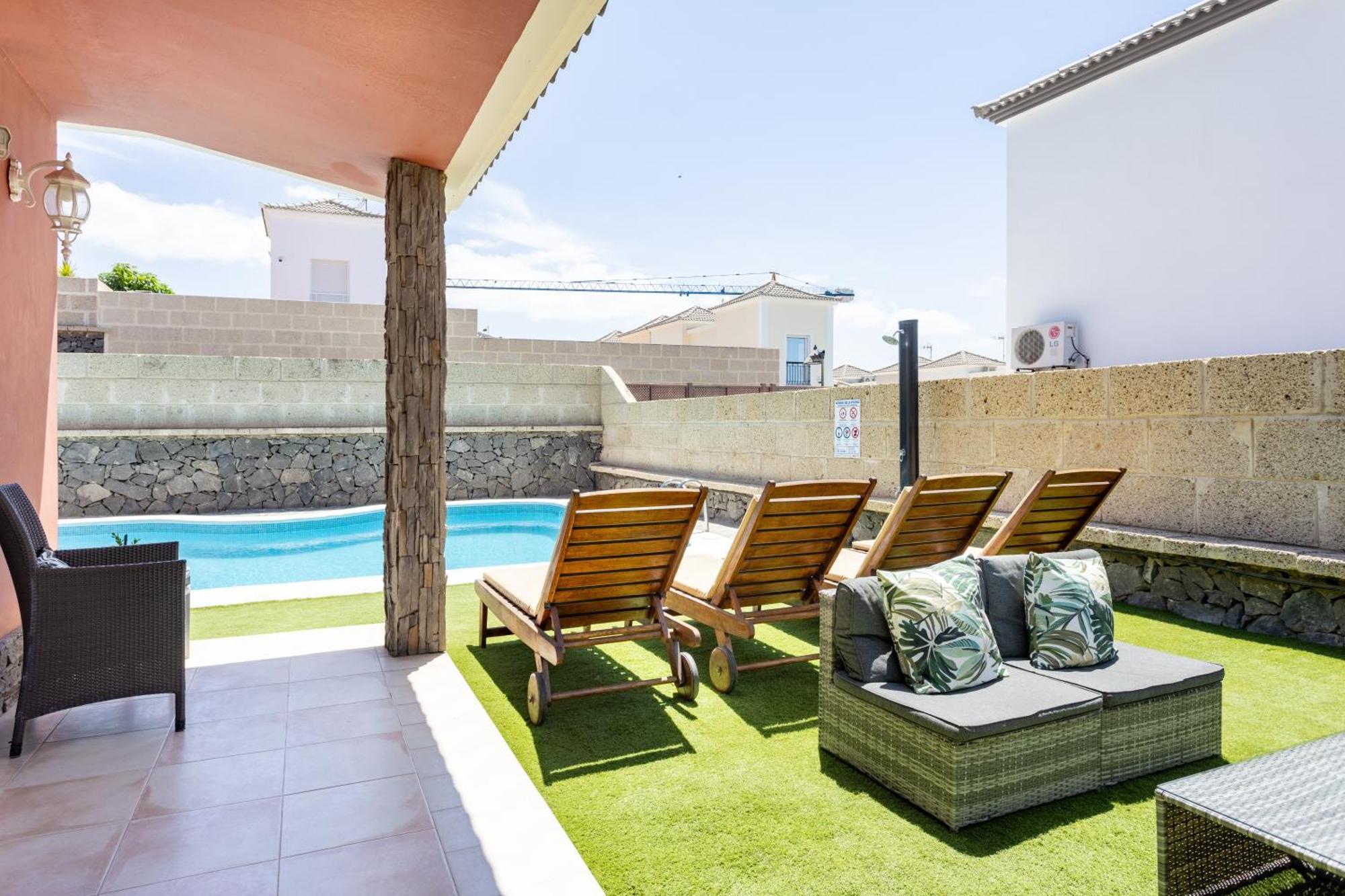 Villa Chloe Costa Adeje Tenerifesummervillas Giant Private Pool 11 Meters Long المظهر الخارجي الصورة